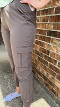 Load image into Gallery viewer, High Waisted Capri Active Joggers with Pockets